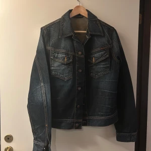 jeans jacka - Jeans jacka med märket nudie jeans skriv vid fler funderingar 