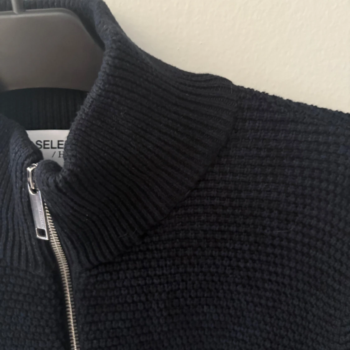 Mörk blå stickad kofta från Selected Homme - 2