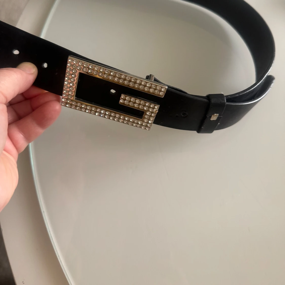 Svart bälte med glittrigt spänne - 4