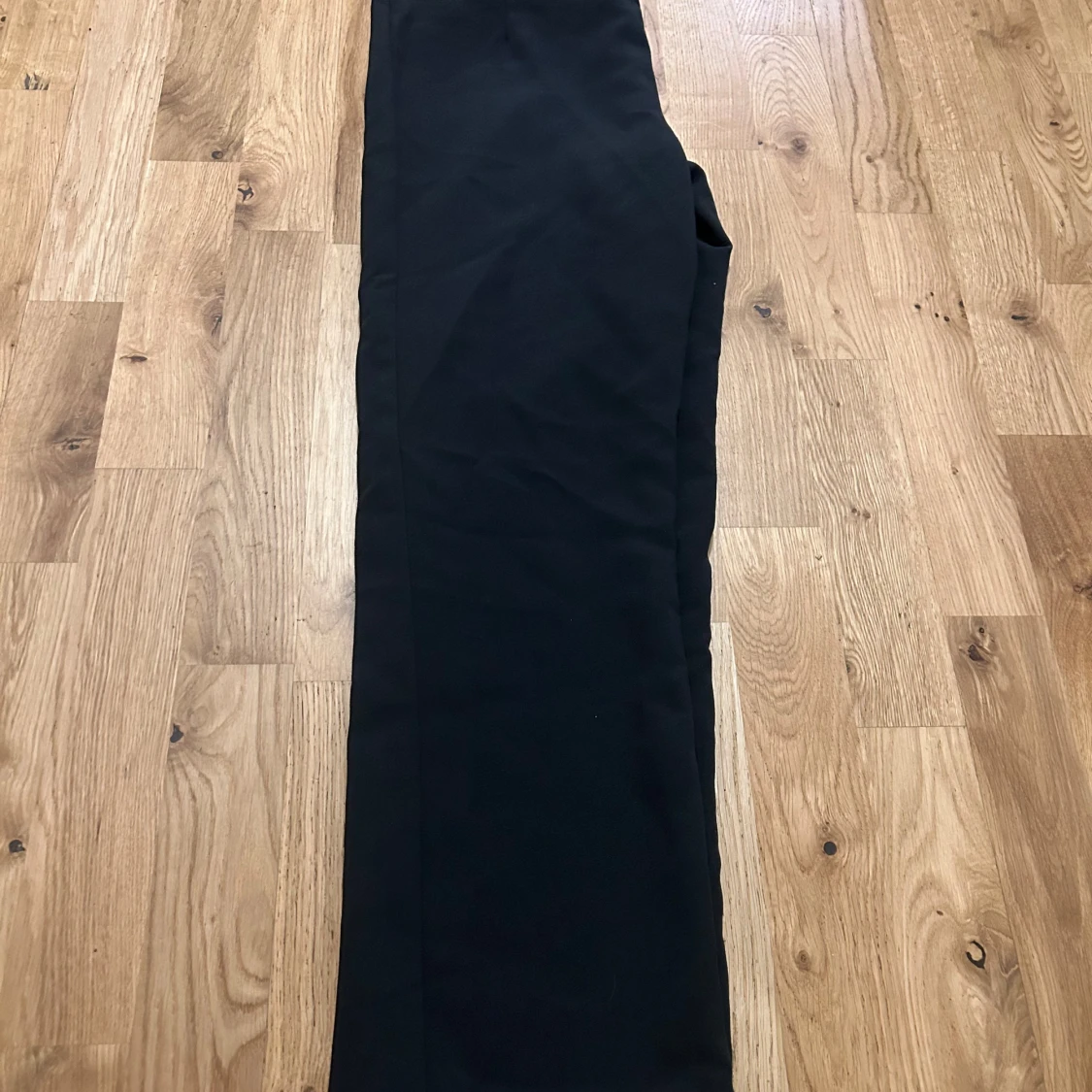 Svarta kostymbyxor från Bik Bok - 3