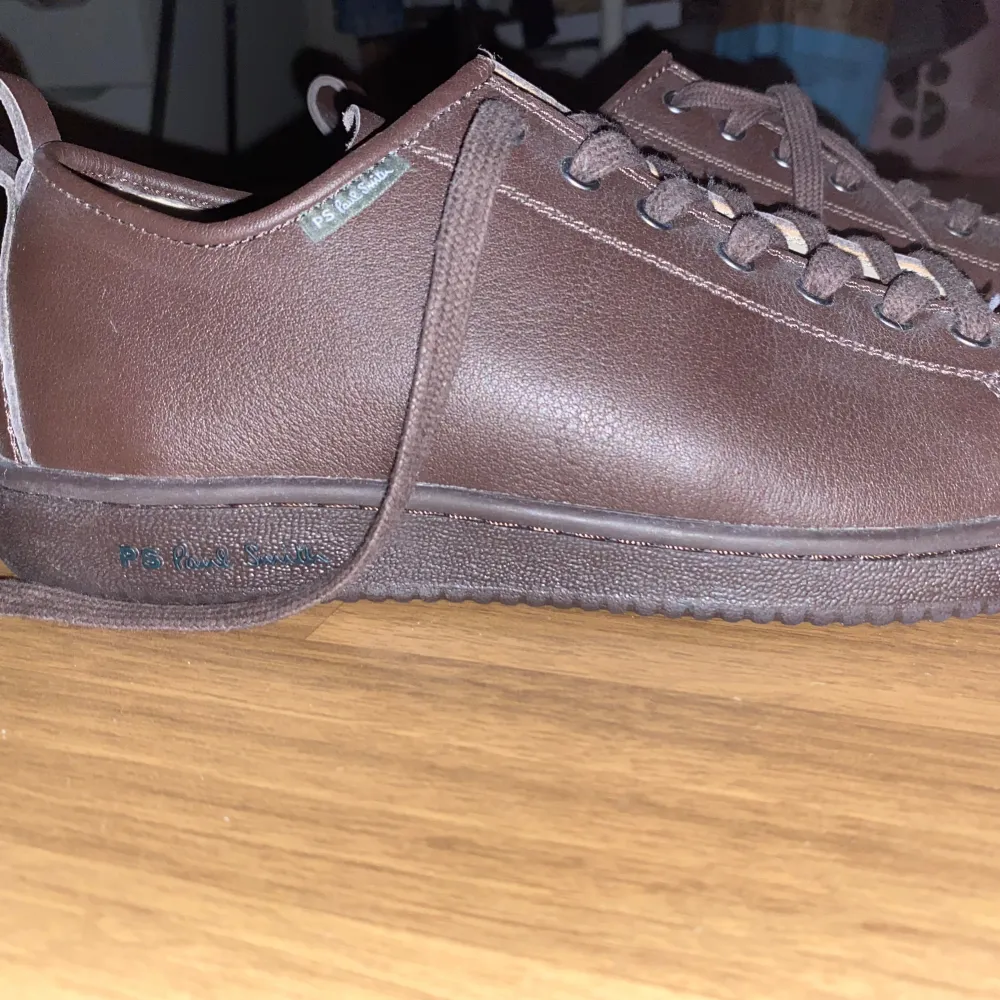 Säljer ett par Lädersneakers från PS Paul Smith. Nypris 2500 kr. Kengät.