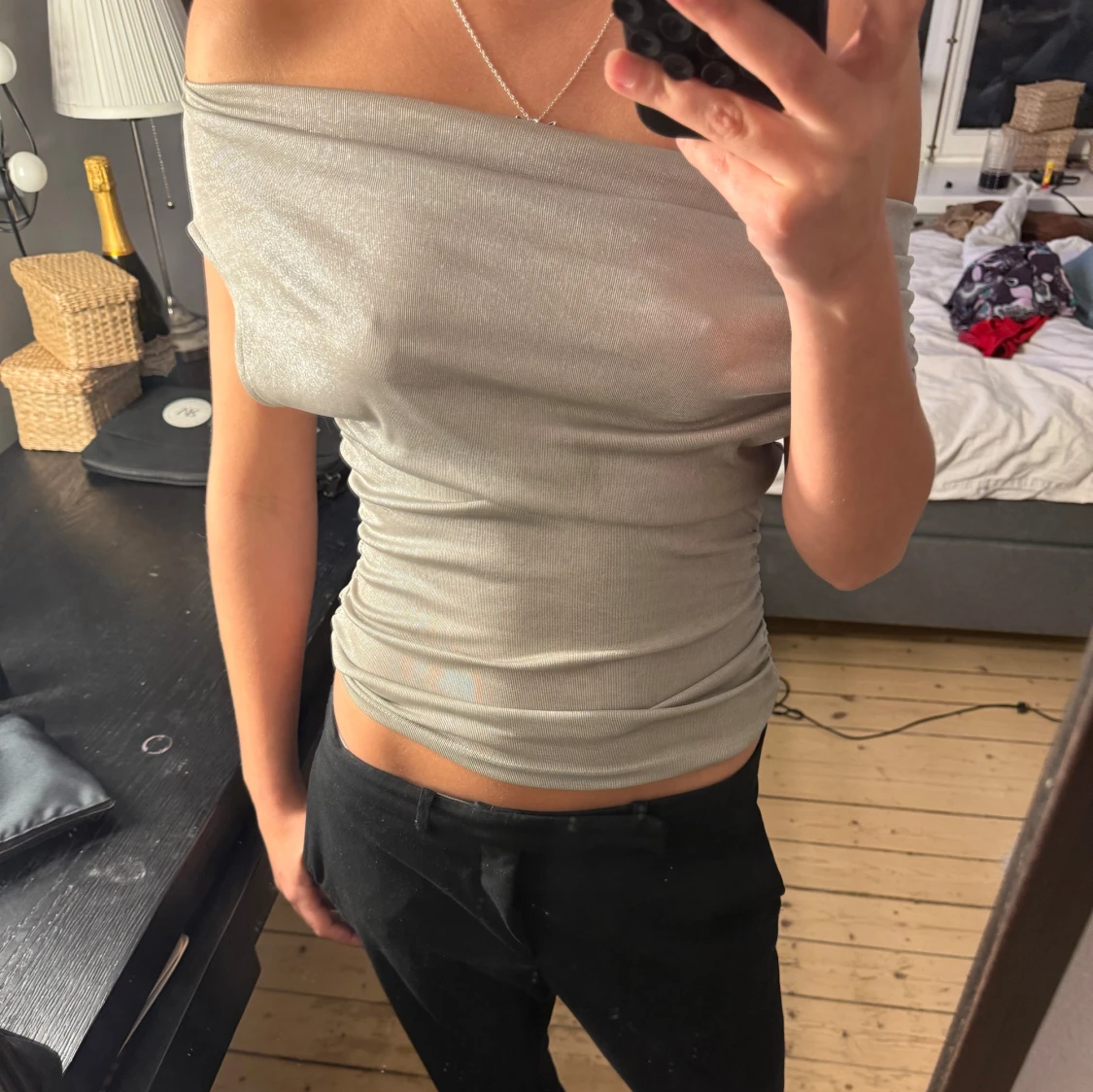 Silverfärgad offshoulder topp