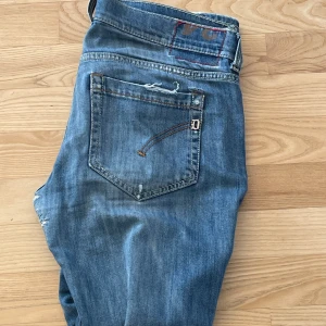 Dondup jeans - Tjena, Säljer ett par riktigt feta dondup jeans i storlek W34. Hör av er vid minsta lilla. Priset kan gå ner vid snabb affär!