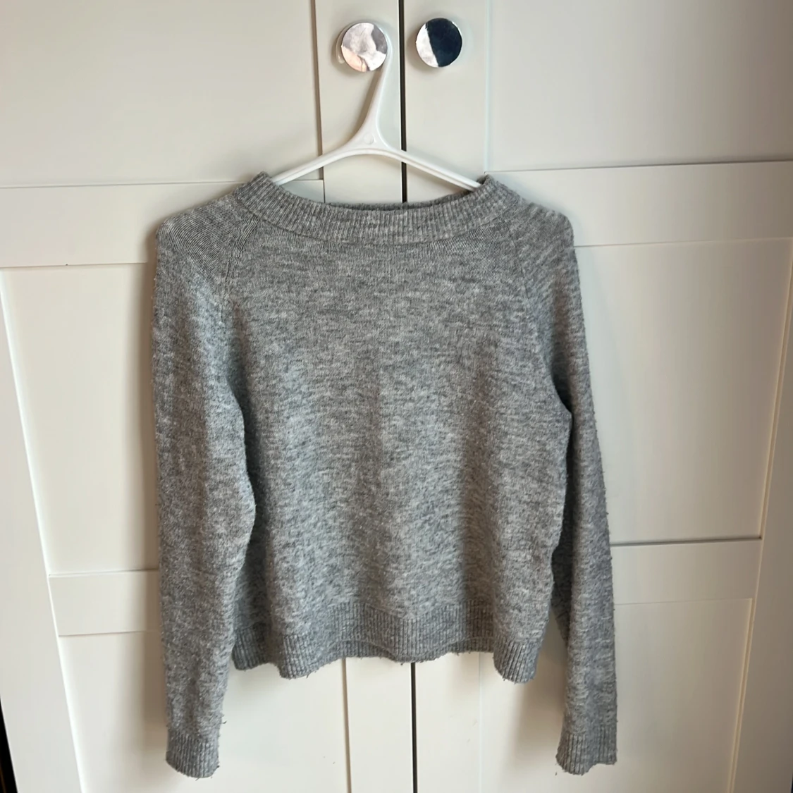 Grå stickad tröja från Vero Moda - 2