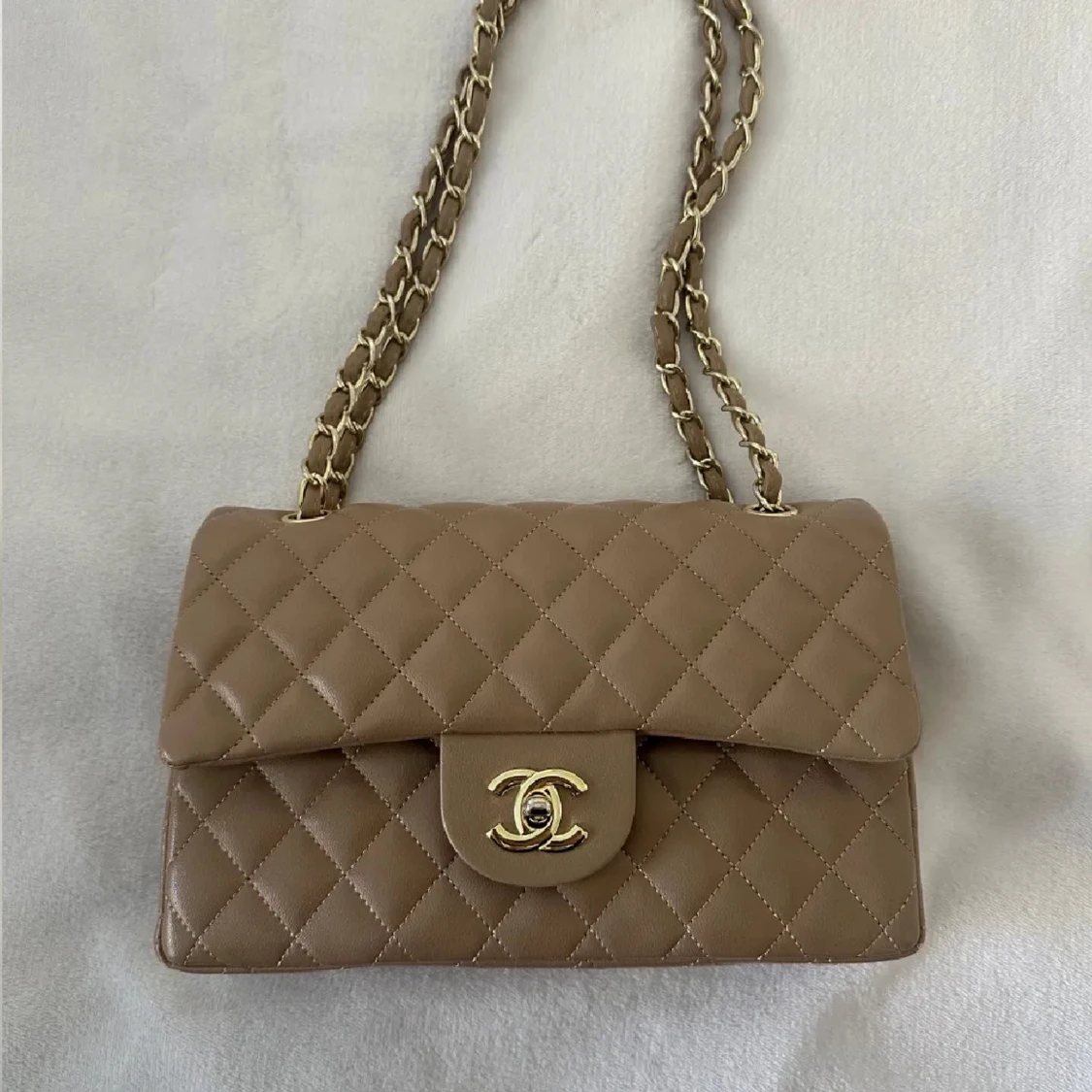 Beige quiltad axelväska - 1