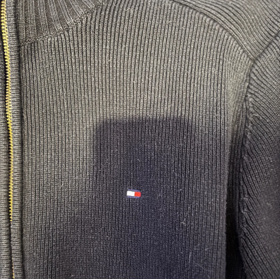 Svart ribbad tröja från Tommy Hilfiger - 1