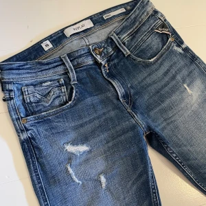 Replay anbass  - Replay anbass - skick 9/10 inga defekter - 29/32 - fetaste färgen, tvätten och slitningarna på marknaden! - hör av er vid funderingar.🙌