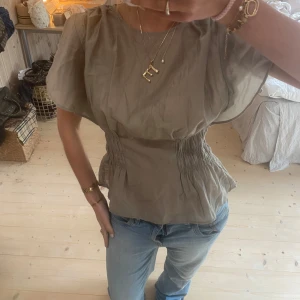 Blus - SUPER snygg figursydd blus❤️