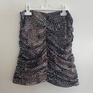 Top/kjol - Fick den så är själv osäker på om det är en rop eller en kjol. Tveka inte med att fråga :)