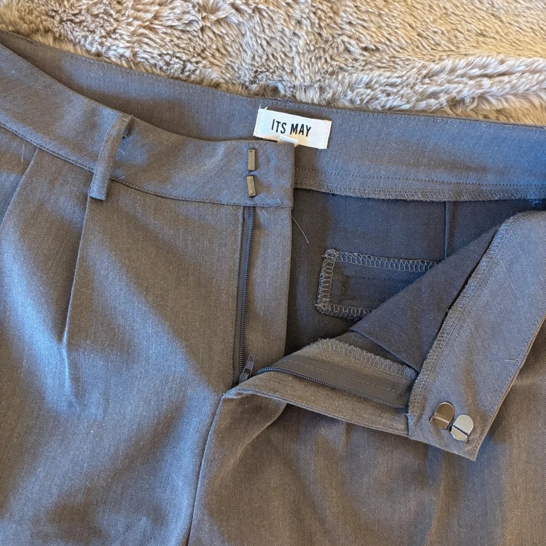 Grå kostymbyxor från IT'S MAY - 3