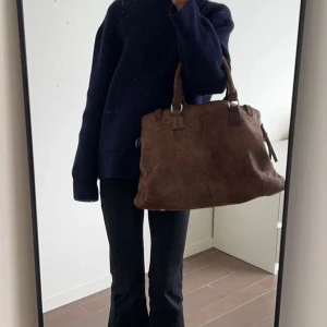 Brun väska - Brun vintage väska, ganska så bra skick fastän att den är använd några få gånger!