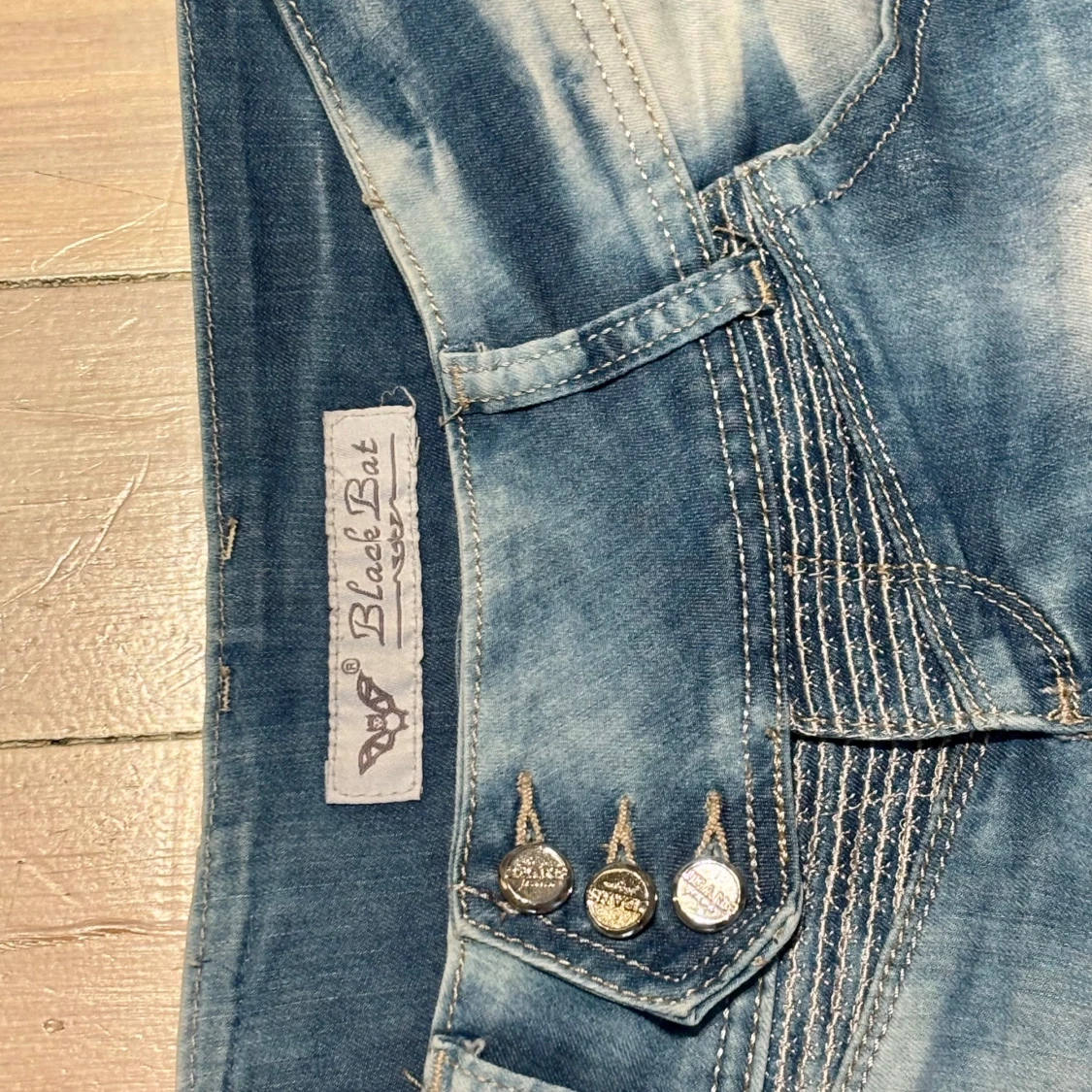 Snygga Black Bat jeansshorts - 2