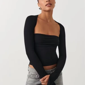 Gina Tricot square neck top - Slutsåld långärmad ”square neck topp” från Gina Tricot, från deras ”soft touch” kollektion. Nyskick.