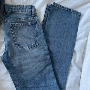  Zara jeans - Säljer dessa raka jeans från Zara💕endast använda 1 gång! 