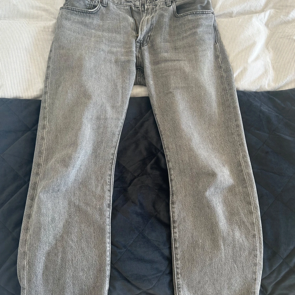 Grå jeans från Levi's 551Z