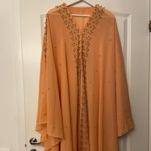 Emirati abaya - Helt ny köpt i dubai, aprikos färgad