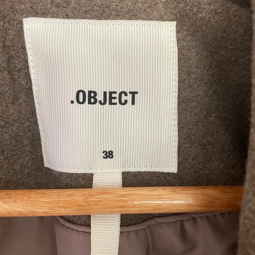 Brun kappa köpt på Nelly från object. Använd kanske 2 gånger. Storlek 38. . Takit.