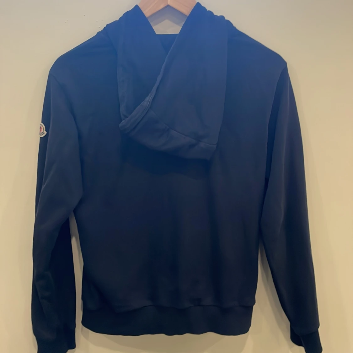 Mörkblå hoodie från Moncler - 1