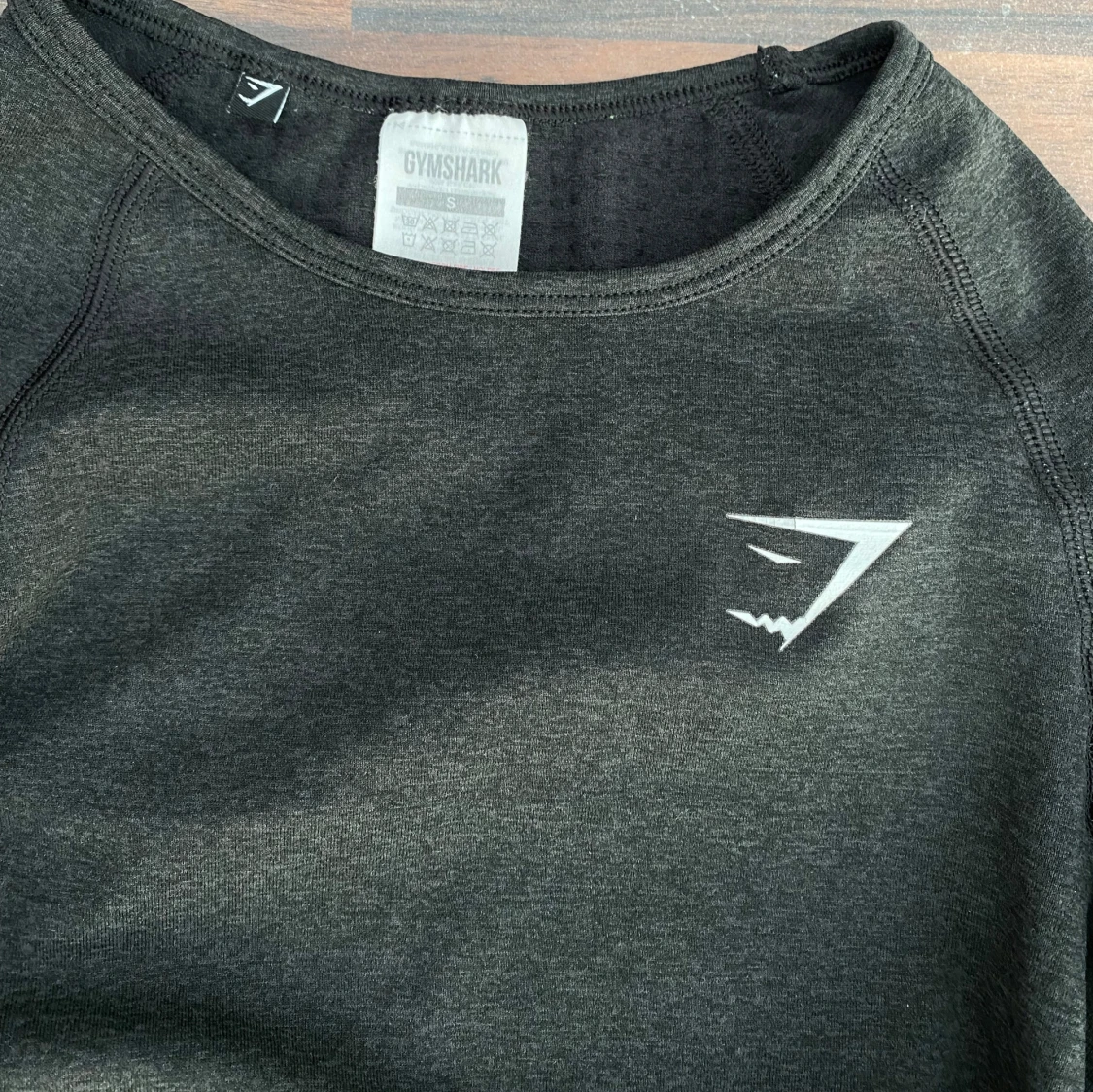 Svart långärmad träningströja från Gymshark - 1