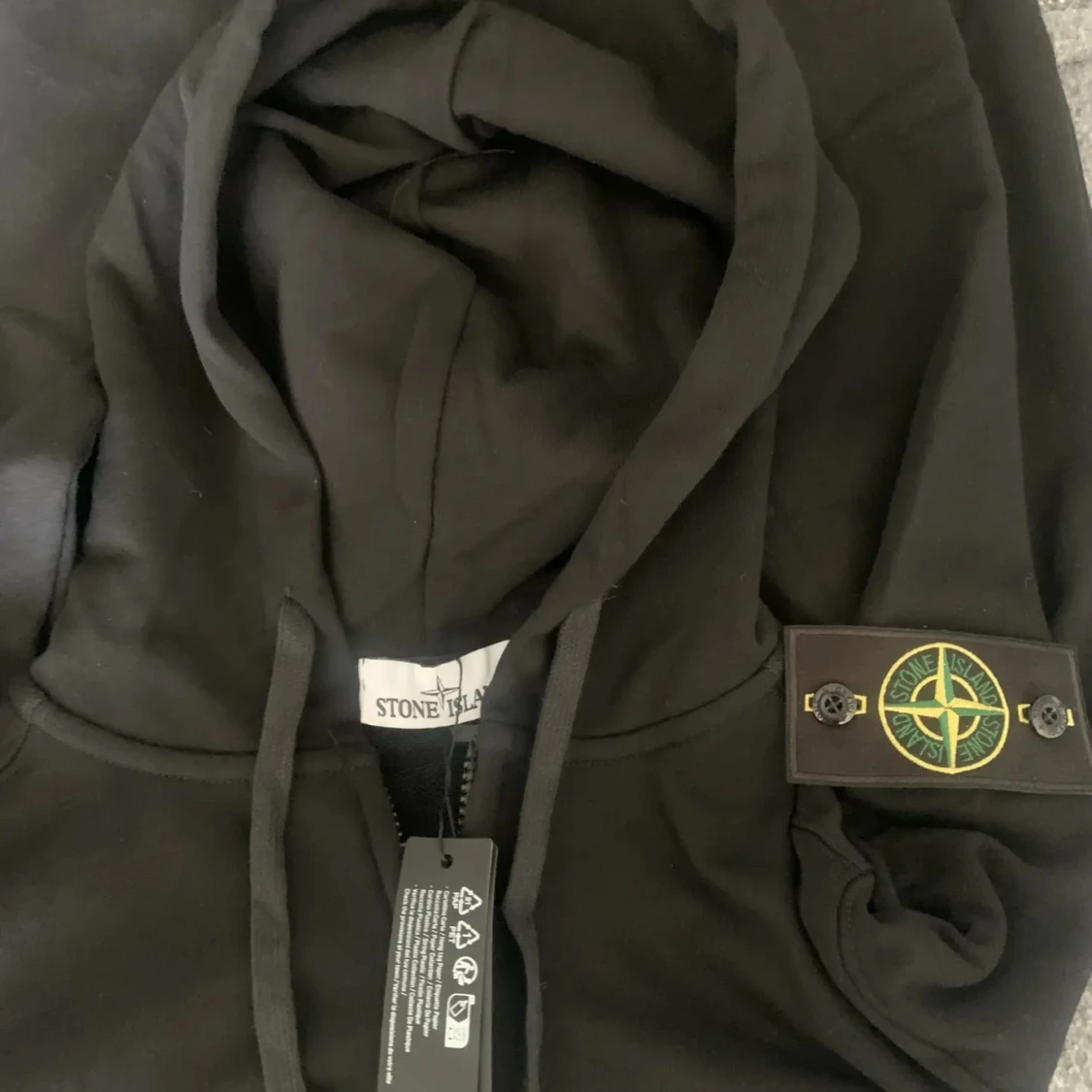 Svart hoodie från Stone Island - 2