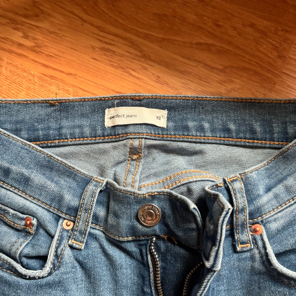 Blå bootcut jeans  - 1