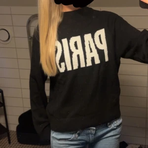 Paris tröja - säljer denna oanvända (med prislapp kvar) Paris stickad tröja ❣️