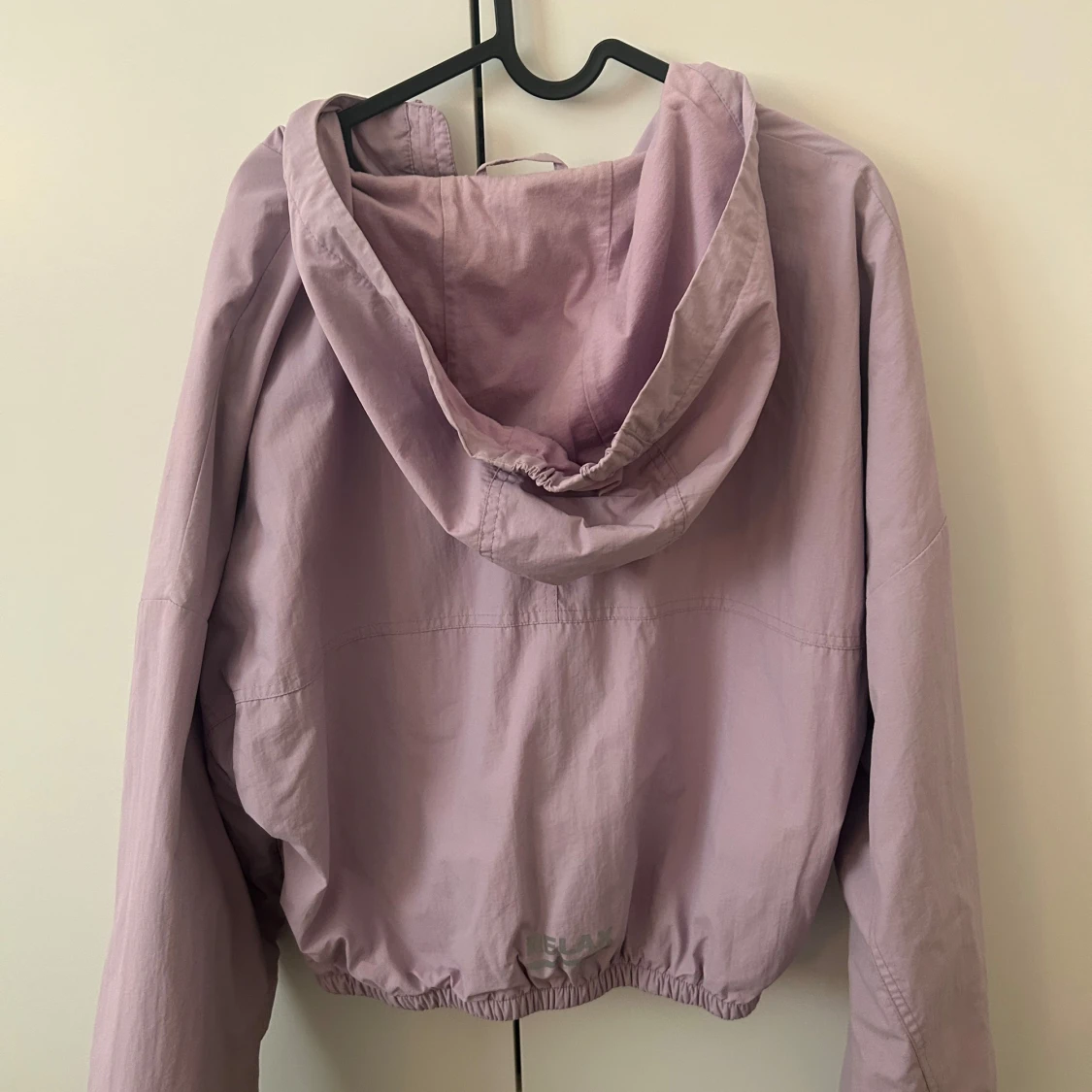 Ljuslila vindjacka från SHE IS AMAZING - 1