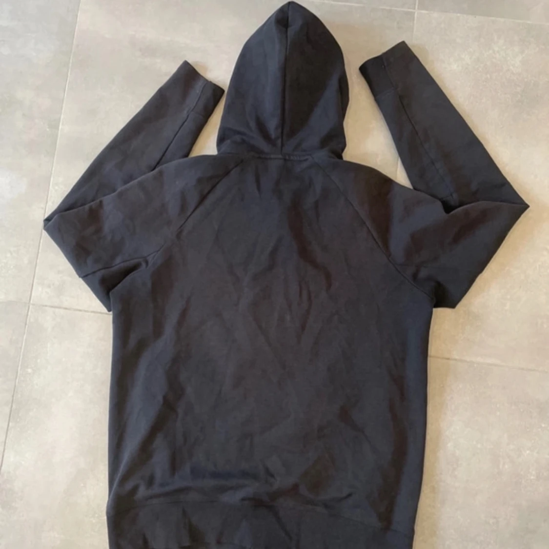 Svart hoodie från SOC med dragkedja - 3