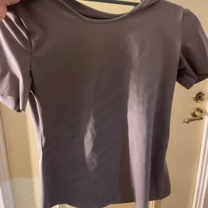 Tränningströja  - Superfin träningströja i fint skick, den är använd ca 3 gånger💕