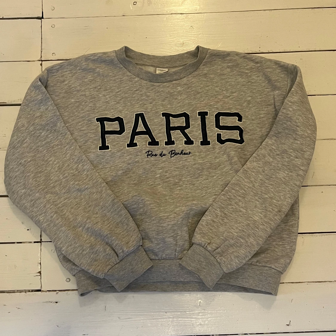 Grå tjocktröja med text💕 - 1