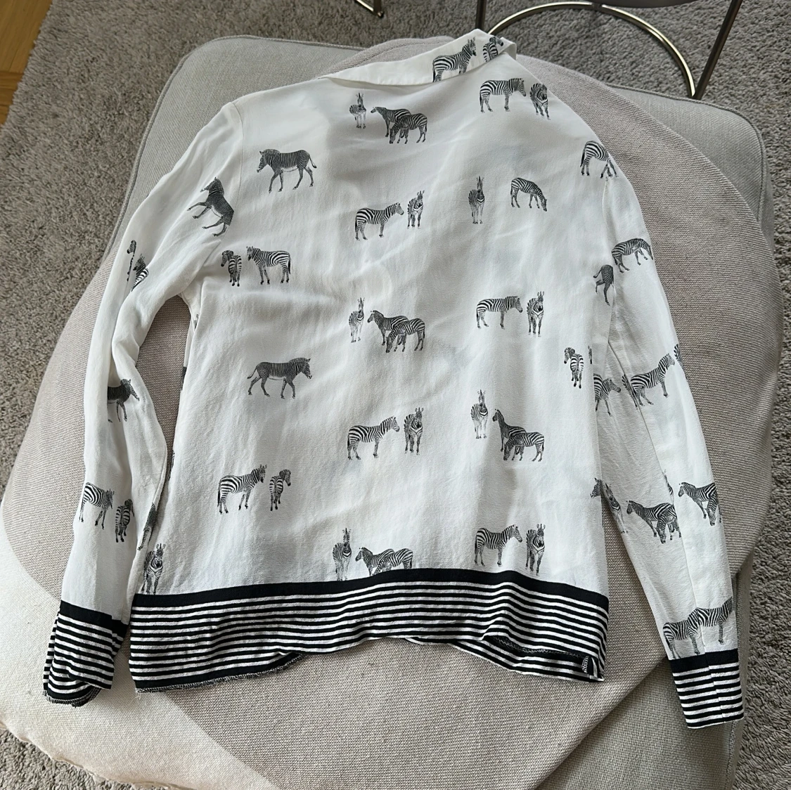 Vit zebramönstrad skjorta från MNG - 2