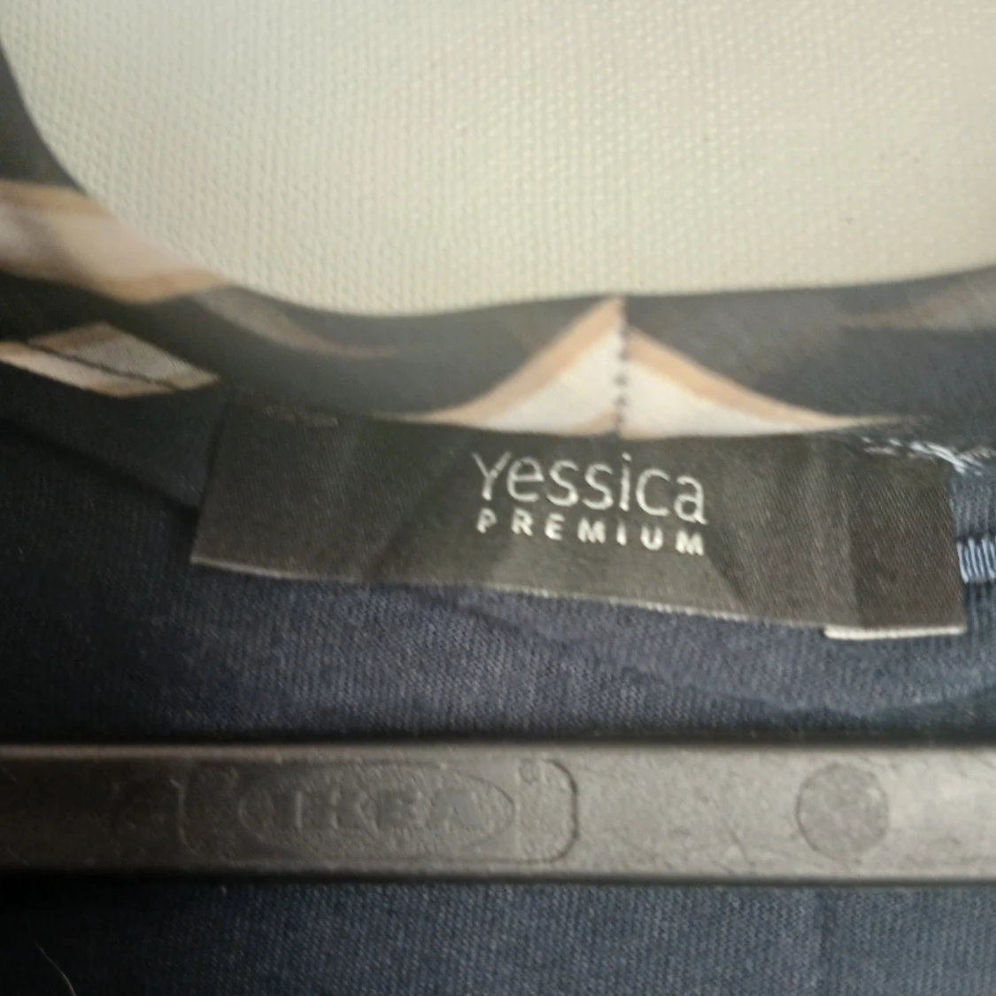 Smickrande omlottblus som lyfter hela outfiten stl42 - 3