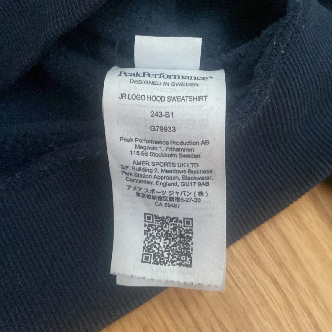 Mörkblå hoodie från Peak Performance - 3