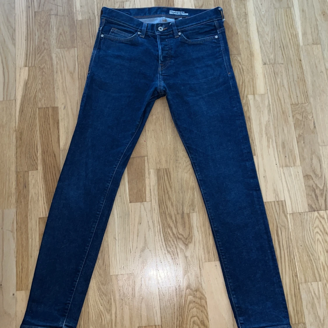 Mörkblå jeans storlek 30/32
