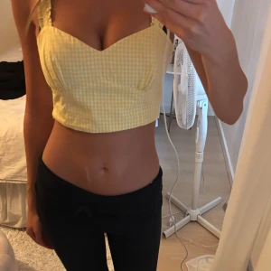 Gul topp - Så söt topp💛 inga defekter, som ny. 