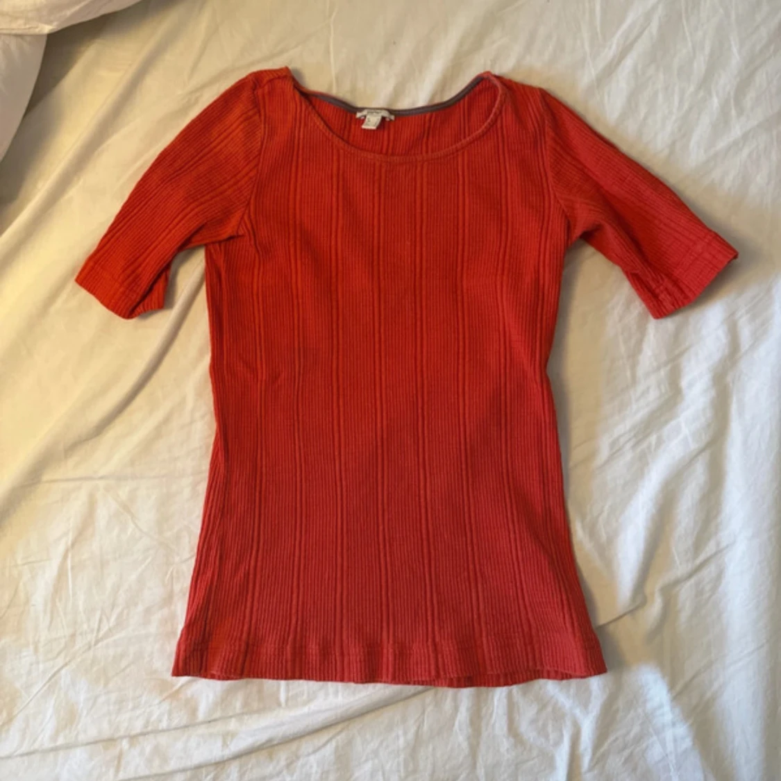 Röd ribbad topp