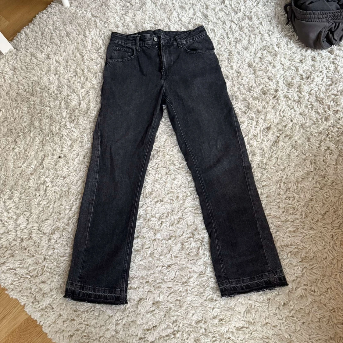 Svarta flared  jeans från Zara, stl 40