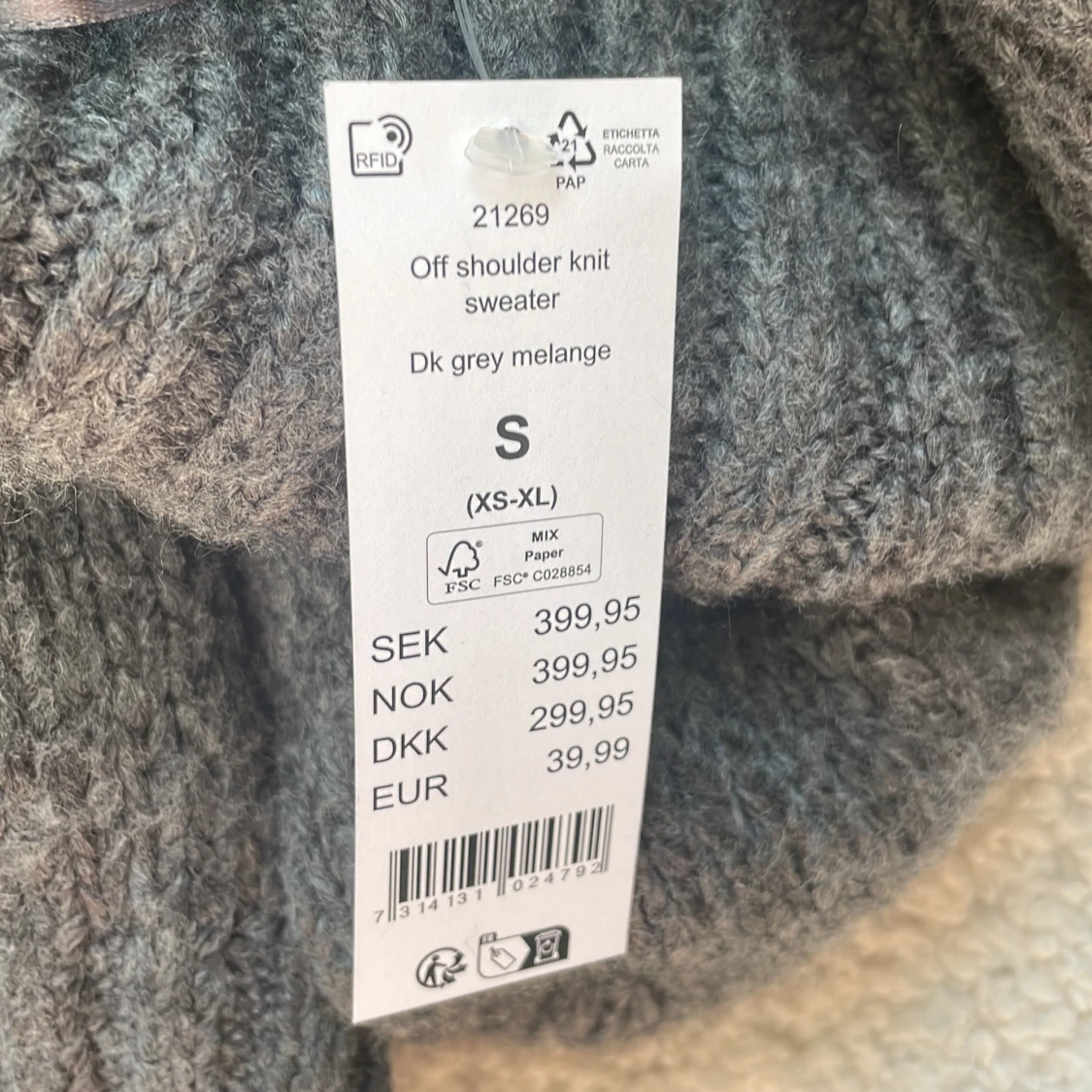 Mörkgrå offshoulder stickad tröja - 1