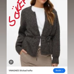 Stickad kofta med knyt från VMAGNES - Söker denna kofta från Vero Moda i någon av färgerna och i storlek XS eller S. Hör av er om ni vill sälja 😍