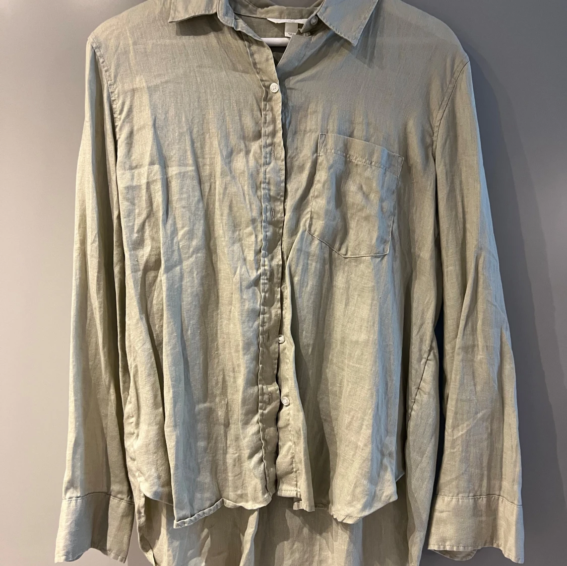 Ljusgrön linneskjorta 