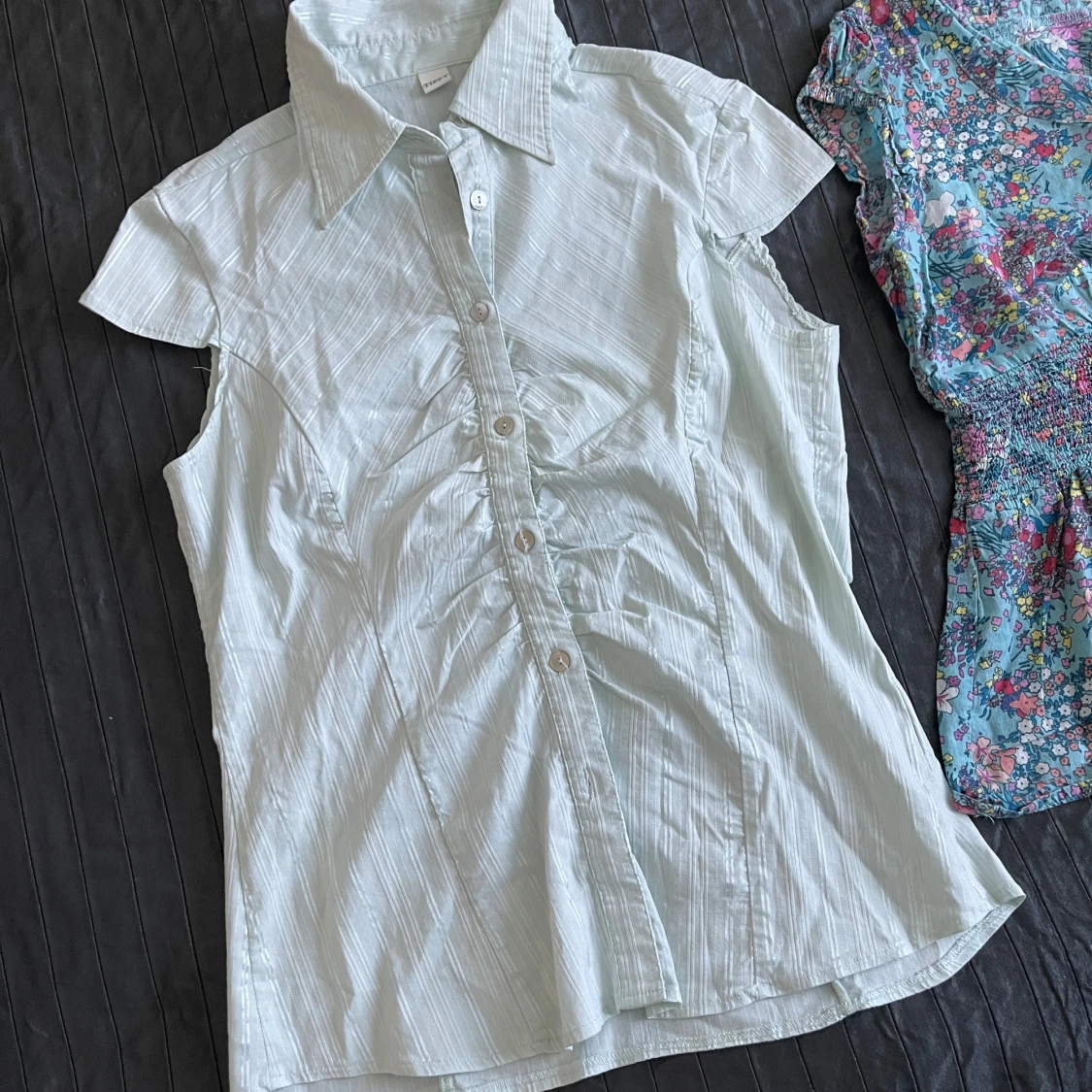 Blommig blå blus från Only & vit blus - 3