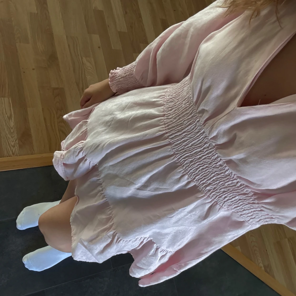 Zara Ljusrosa kort klänning med volang - 1