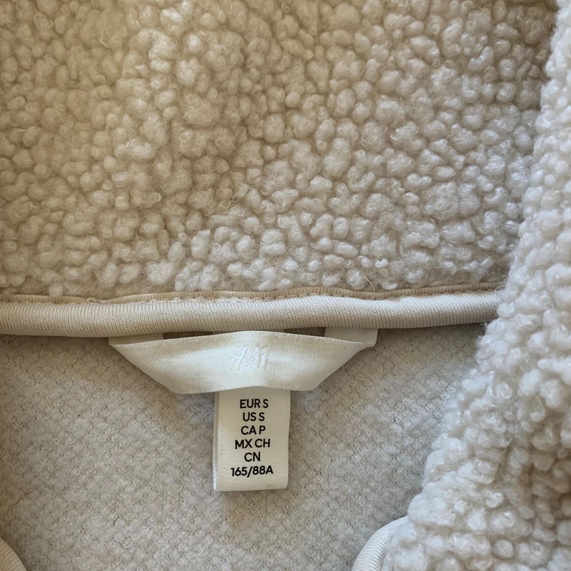 Beige teddyjacka från H&M - 2