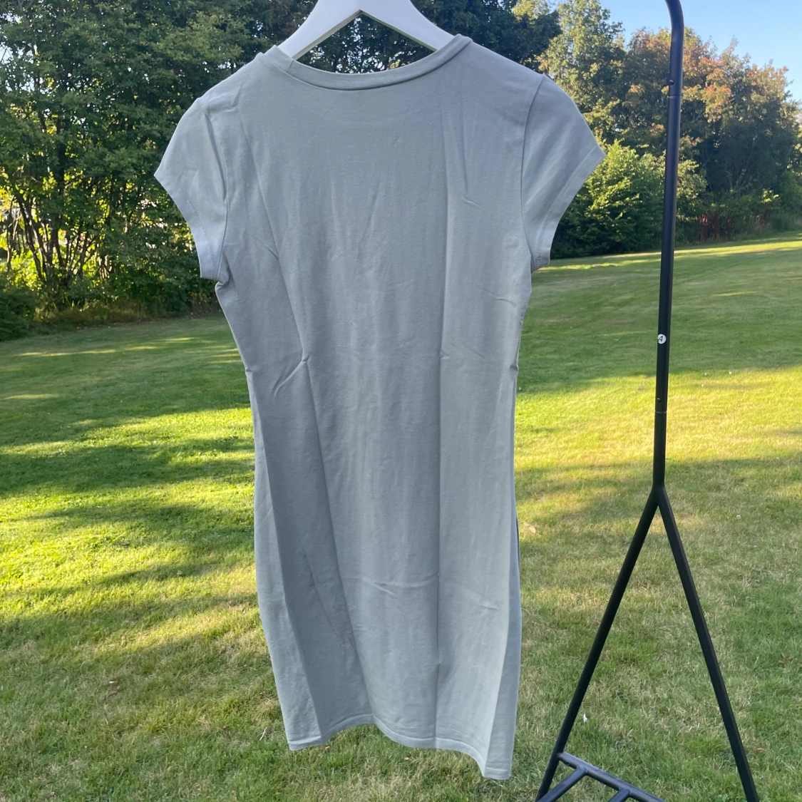 Grågrön t-shirtklänning från H&M  - 1