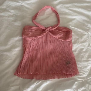 Halterneck topp - Rosa halterneck topp! Aldrig använd 💕💕