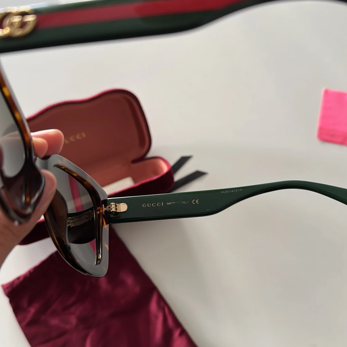 Gucci solglasögon med gröna skalmar - 3