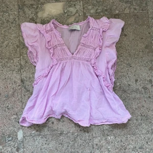 Ljuslila blus från Neo Noir - Fin blus från neo noir i strl xs 