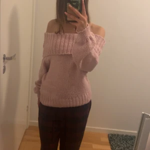 Gina rosa off shoulder - Stickad off shoulder tröja från Gina tricot. Priset kan diskuteras :-)