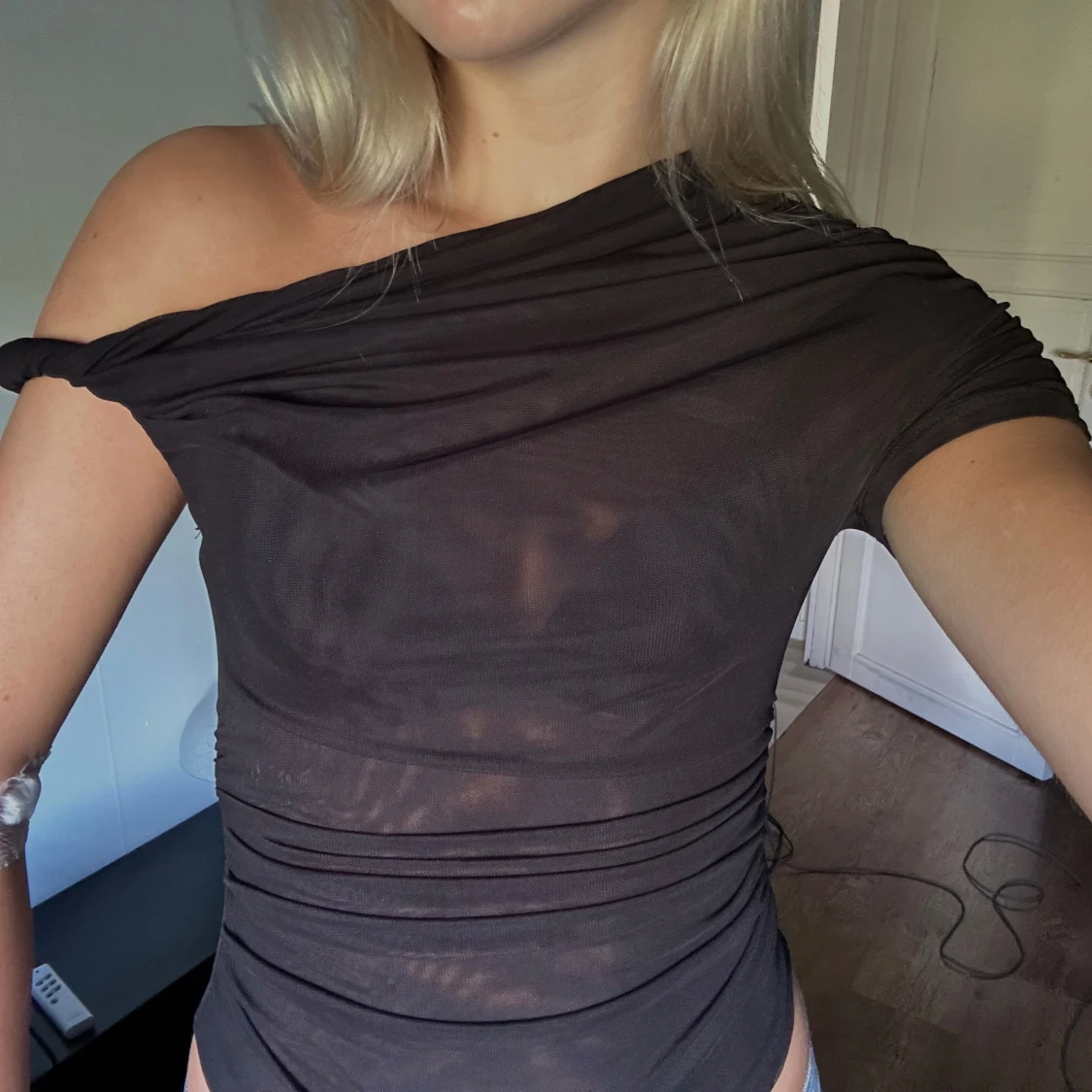 Svart mesh oneshoulder body - 1