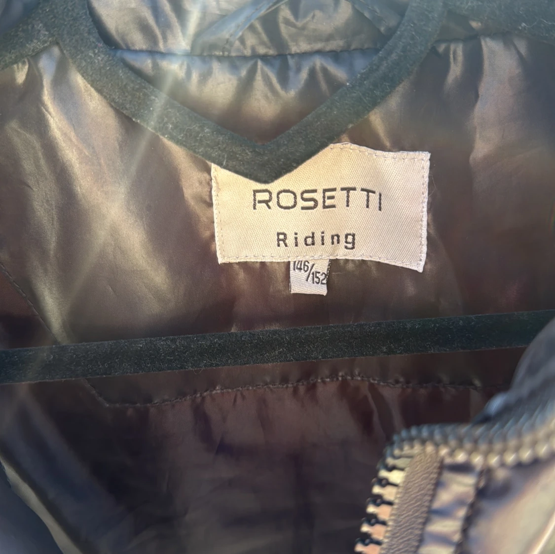 Svart dunväst från Rosetti Riding - 2